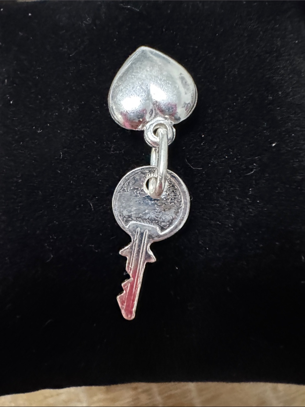 Sterling Silver 925 Heart and Key Charm Pendant - ‘ In Cuore ‘ (in the heart) - Picture 3 of 5